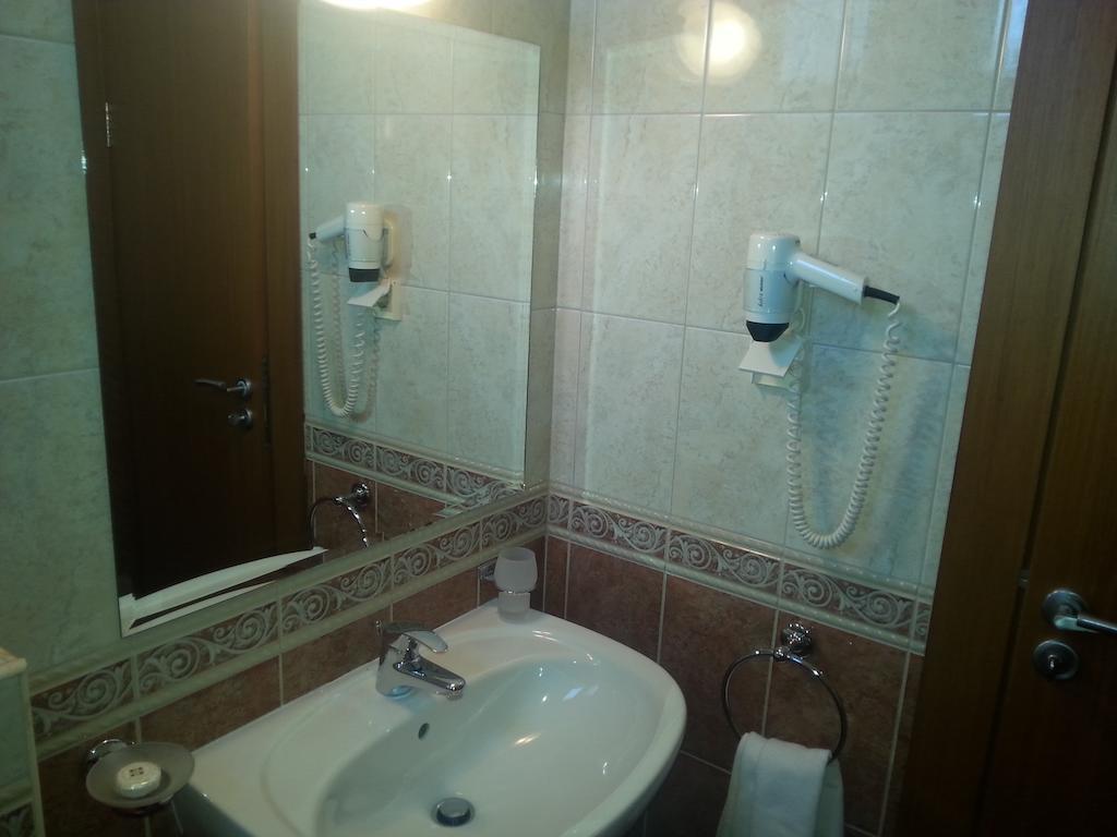 Hotel Perperikon Kŭrdzhali Habitación foto